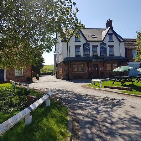 The Blue Bell Inn Weaverthorpe Exterior foto